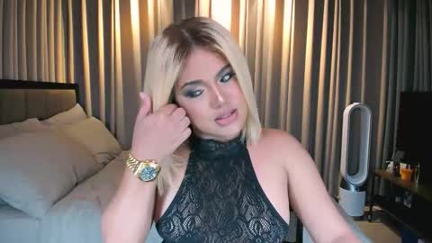 Snapshot of wildbelladonnats chatting on November 19, 2025, 7:19 am BELLA online show from November 19, 2025, 7:19 am