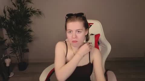 wildfoxysweet online show from May 13, 2026, 8:44 am