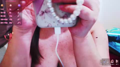 Snapshot of wildhotasianx chatting on December 19, 2024, 2:24 pm wildhotasianx online show from December 19, 2024, 2:24 pm