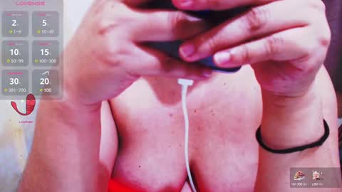 Snapshot of wildhotasianx chatting on February 20, 2025, 4:14 pm wildhotasianx online show from February 20, 2025, 4:14 pm