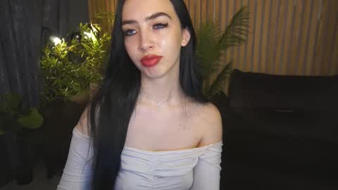 Snapshot of wildkittenx_ chatting on October 10, 2025, 7:51 am Alena online show from October 10, 2025, 7:51 am