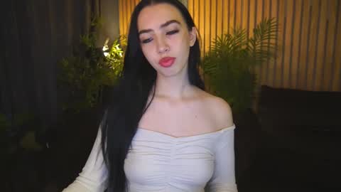 Snapshot of wildkittenx_ chatting on October 21, 2025, 5:52 am Alena online show from October 21, 2025, 5:52 am