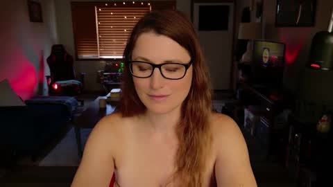 Snapshot of wildsouthernpeach chatting on October 14, 2025, 3:24 pm Ivy online show from October 14, 2025, 3:24 pm