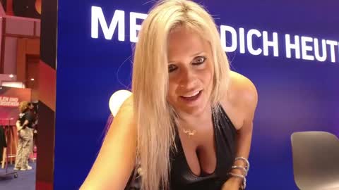 Snapshot of wildtequilla chatting on September 27, 2025, 9:36 am Lili online show from September 27, 2025, 9:36 am