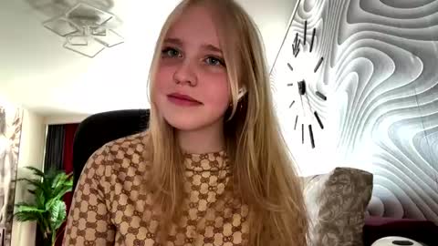 Anny online show from May 21, 2026, 1:18 pm