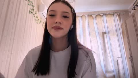 Snapshot of williedaugereau chatting on April 6, 2026, 11:44 am Mia online show from April 6, 2026, 11:44 am