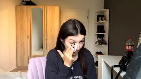 Mari online show from June 10, 2026, 2:49 pm