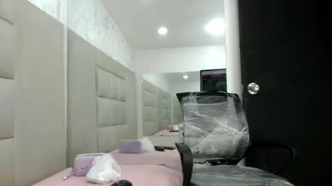 WinnyBarness online show from November 15, 2025, 2:09 am