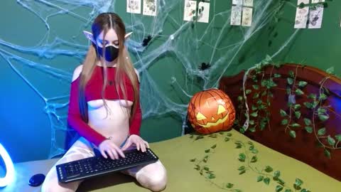 Snapshot of winter_elf chatting on October 24, 2025, 3:47 am Winter online show from October 24, 2025, 3:47 am