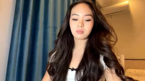 Amina online show from November 28, 2025, 3:04 pm