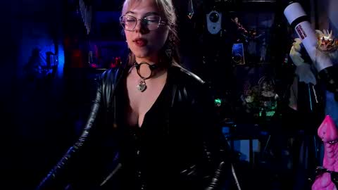 Goddess of two strapons  - Mr. long Don Mr. Pinky online show from February 18, 2025, 7:09 pm