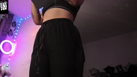 Snapshot of witchofhearts chatting on December 19, 2024, 1:18 am Luna Violeta A r t i s t online show from December 19, 2024, 1:18 am