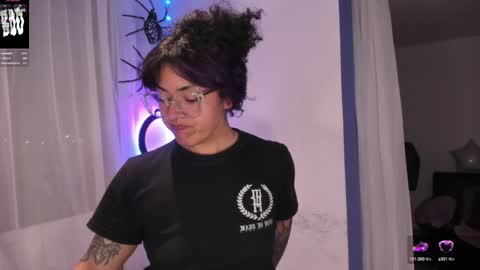 Snapshot of witchofhearts chatting on January 4, 2025, 4:55 am Luna Violeta A r t i s t online show from January 4, 2025, 4:55 am