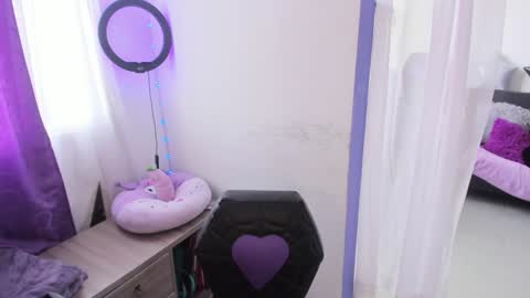 Snapshot of witchofhearts chatting on January 4, 2025, 8:59 pm Luna Violeta A r t i s t online show from January 4, 2025, 8:59 pm