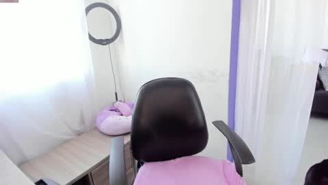 Snapshot of witchofhearts chatting on January 29, 2025, 9:17 pm Luna Violeta A r t i s t online show from January 29, 2025, 9:17 pm