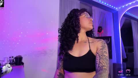 Snapshot of witchofhearts chatting on March 4, 2025, 1:55 am Luna Violeta A r t i s t online show from March 4, 2025, 1:55 am