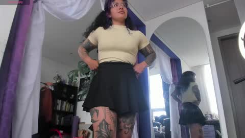 Snapshot of witchofhearts chatting on June 1, 2026, 2:08 pm Luna Violeta A r t i s t online show from June 1, 2026, 2:08 pm