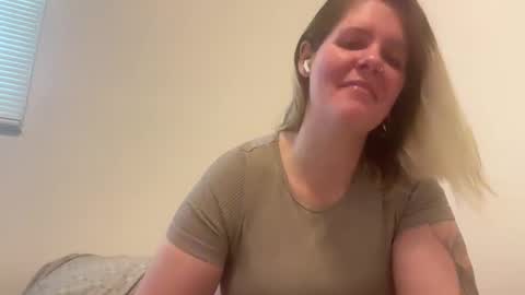 Snapshot of wldntulik2no chatting on December 4, 2024, 5:11 pm Moth online show from December 4, 2024, 5:11 pm