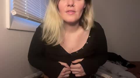 Snapshot of wldntulik2no chatting on January 3, 2025, 10:19 pm Moth online show from January 3, 2025, 10:19 pm