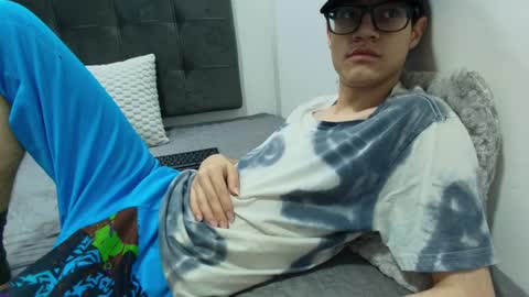  W O L F  online show from March 4, 2025, 10:57 am