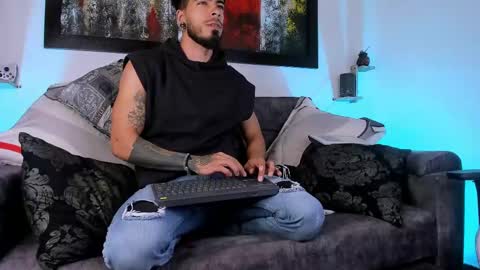 Snapshot of wolferatus chatting on February 11, 2025, 10:07 pm wolferatus online show from February 11, 2025, 10:07 pm