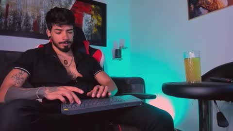 Snapshot of wolferatus chatting on October 7, 2025, 10:51 pm wolferatus online show from October 7, 2025, 10:51 pm