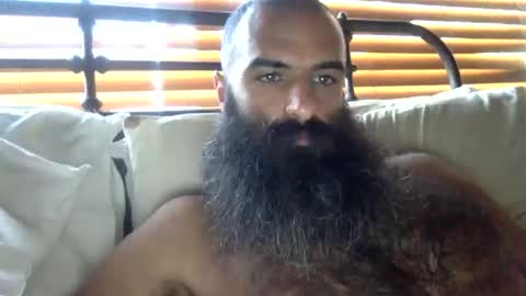 woof_wolf37 online show from February 6, 2026, 3:37 pm