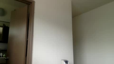 woof_wolf37 online show from March 4, 2026, 4:13 pm