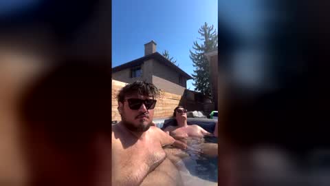 Vee and Aye online show from April 8, 2026, 7:36 pm