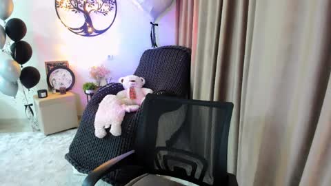 dudetta Kim online show from April 1, 2026, 3:09 pm