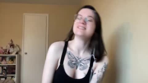 Snapshot of worship_lucina chatting on December 9, 2024, 3:22 pm Lucina online show from December 9, 2024, 3:22 pm