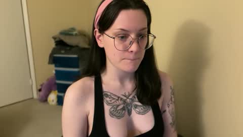 Snapshot of worship_lucina chatting on January 28, 2025, 12:15 am Lucina online show from January 28, 2025, 12:15 am