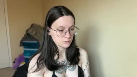 Snapshot of worship_lucina chatting on February 10, 2025, 6:13 pm Lucina online show from February 10, 2025, 6:13 pm