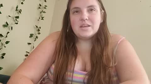 Snapshot of wrenwinter chatting on September 12, 2025, 5:35 pm wrenwinters online show from September 12, 2025, 5:35 pm