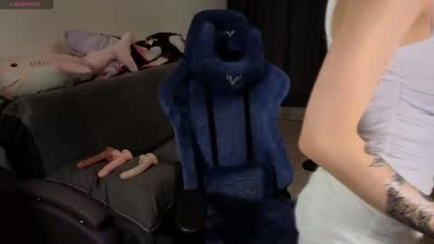 Neo and Abby online show from December 21, 2025, 11:17 am