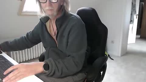 Snapshot of wyattearp64 chatting on October 15, 2025, 9:09 am WyattEarp64 online show from October 15, 2025, 9:09 am