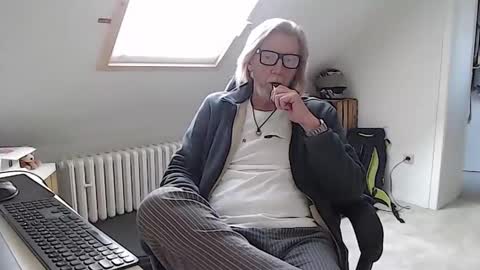 Snapshot of wyattearp64 chatting on October 23, 2025, 10:03 am WyattEarp64 online show from October 23, 2025, 10:03 am