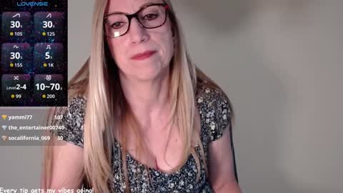 Snapshot of wynfreya chatting on March 8, 2026, 11:08 pm Wyn online show from March 8, 2026, 11:08 pm