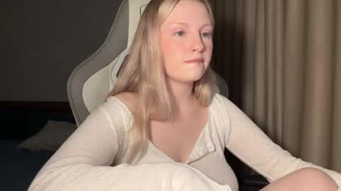 eva online show from November 9, 2025, 4:49 pm