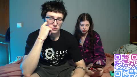 Snapshot of x_files_t chatting on November 19, 2025, 2:06 pm Philipp and Este online show from November 19, 2025, 2:06 pm