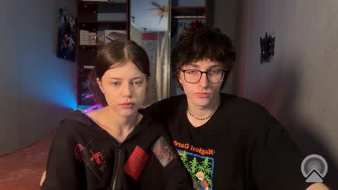 Philipp and Este online show from February 4, 2026, 5:24 am