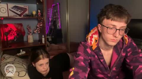 Philipp and Este online show from March 4, 2026, 6:25 pm