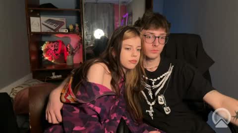 Philipp and Este online show from April 1, 2026, 10:40 pm