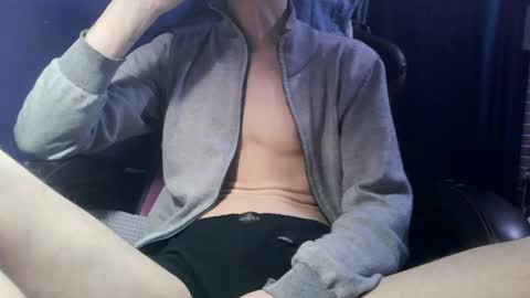 x_patri_x online show from March 6, 2025, 11:47 am