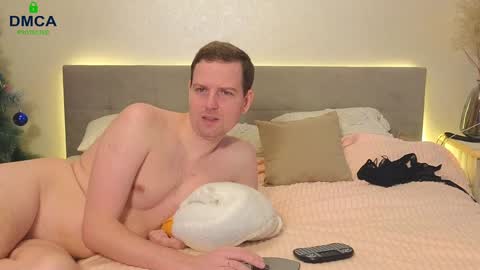 Snapshot of x_sweety_couple_x chatting on December 12, 2024, 3:43 am x_sweety_couple_x online show from December 12, 2024, 3:43 am