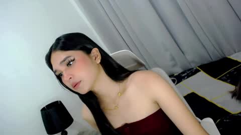 xairah_doux online show from April 8, 2026, 2:50 pm