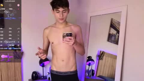 Snapshot of xander_card chatting on September 10, 2025, 10:43 pm Xander Cardona online show from September 10, 2025, 10:43 pm