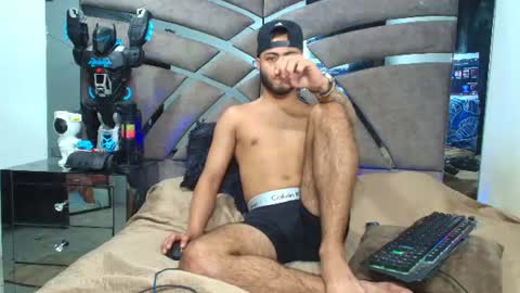 Snapshot of xanderstone00 chatting on June 16, 2026, 11:40 pm Xanderstone online show from June 16, 2026, 11:40 pm