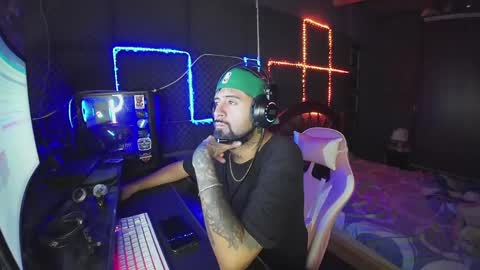 xandres2016 online show from April 18, 2026, 8:40 am