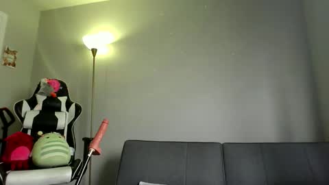  charlotte euphoria  online show from November 19, 2025, 7:58 pm